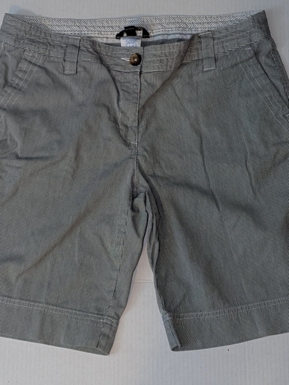 Lands End Ladies Bermuda Shorts Blue strips size 12